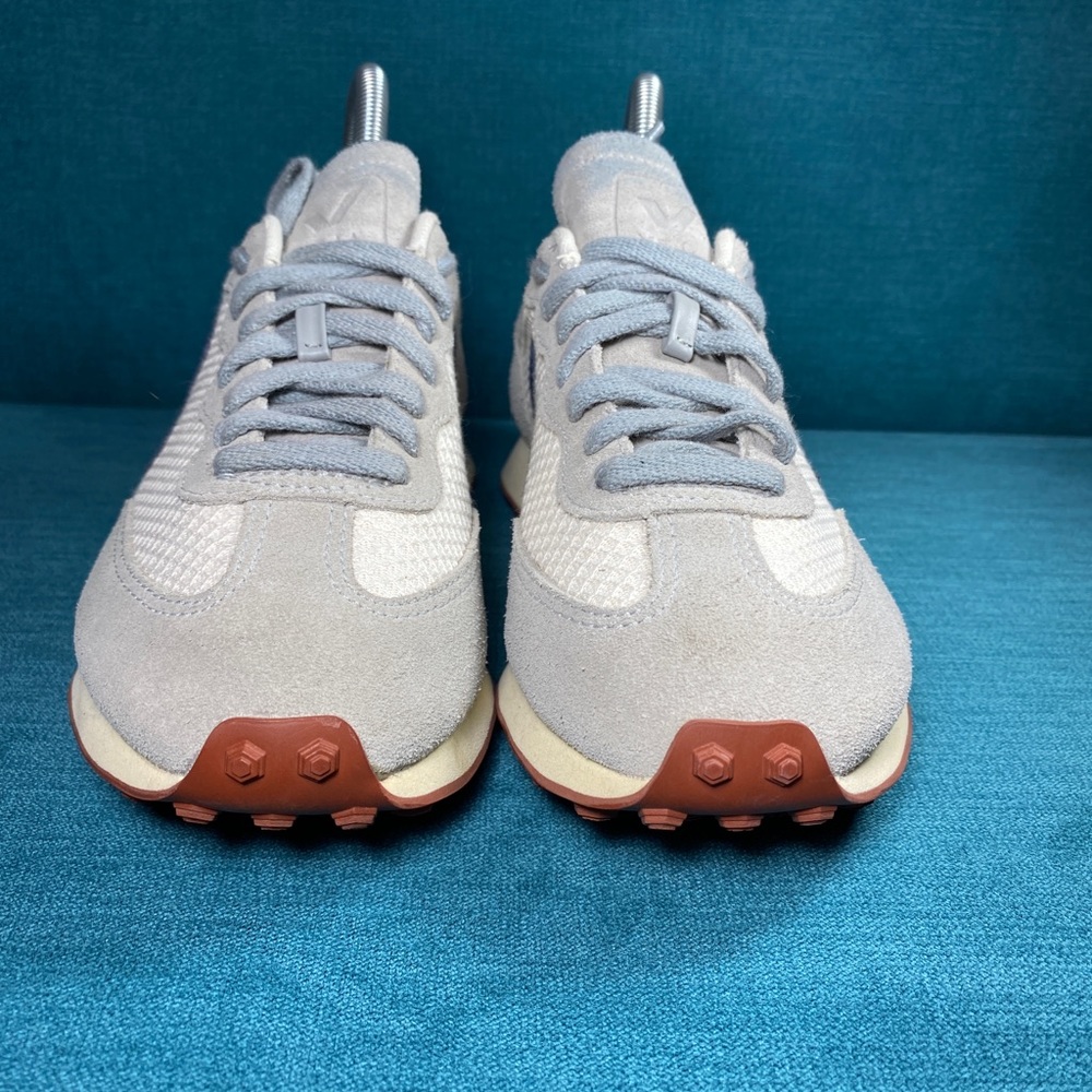 ❌SOLD❌Size 5 - Women’s Veja Fashion Sneakers - Picture 4 of 9